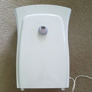 Air filtering appliance